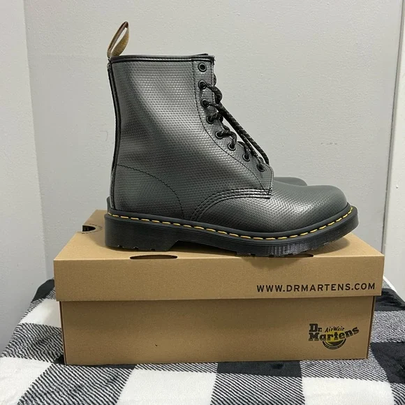 Dr Martens VEGAN 1460 METALLIC EMBOSS LACE UP BOOTS - NO BOX - Picture 7 of 11
